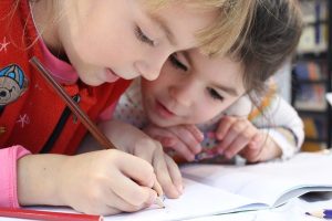 Read more about the article Meningkatkan Keterampilan Kognitif pada Anak melalui Metode Kreatif